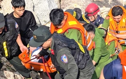 Công an, biên phòng phối hợp cứu sống 2 du khách nước ngoài đuối nước