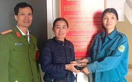 Nhặt túi xách chứa tiền và vàng, người thu mua ve chai mang đến công an