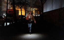 Sống trong bóng tối: 'Bình thường mới' của người dân Ukraine