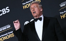 Tổng thống Trump khoe sẽ lắp tay vịn ghế bằng đá cẩm thạch tại nhà hát Kennedy?