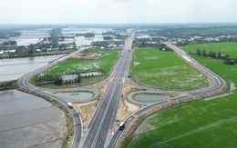 Cao tốc Cần Thơ - Cà Mau thông xe, tiền xăng giảm từ 500 ngàn xuống 300 ngàn đồng