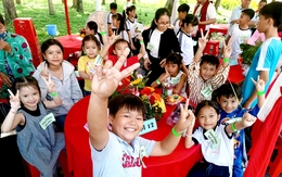 Hơn 1.100 trẻ miền Tây chơi Tết sớm ở làng hoa Sa Đéc