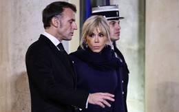 Đồn vợ ông Macron là người chuyển giới, 10 bị cáo phải trả giá tại tòa án Pháp