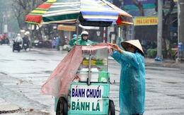 Người dân miền Tây bất ngờ với đợt mưa trái mùa đầu năm