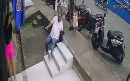 Người đàn ông gặp nạn khi lên bậc tam cấp