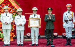 Lực lượng cảnh sát giao thông đón nhận Huân chương Quân công hạng nhất