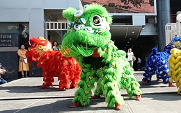 Ba đội hàng đầu thế giới ‘chào xuân’ cùng lân sư rồng Việt Nam