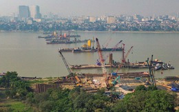 Công trường thi công cây cầu biểu tượng gần 16.000 tỉ ở trung tâm Hà Nội