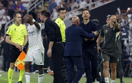 Hình ảnh xấu xí của HLV Simeone và màn đáp trả đến từ Xabi Alonso