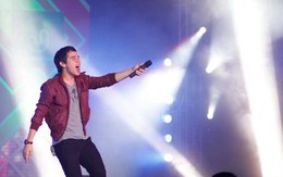 Đêm diễn của David Archuleta nức lòng fan hâm mộ