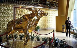 Tượng bò làm bằng 1 tấn vàng