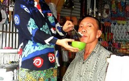 Trang giáo khoa giữa đời