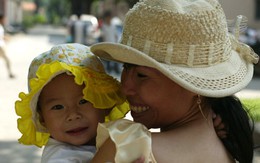 Thiếu những vòng tay ôm ấp