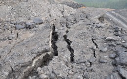 Nhiều vết nứt mới ở bãi thải Phấn Mễ