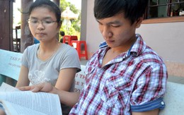 Hai chị em mồ côi đi thi