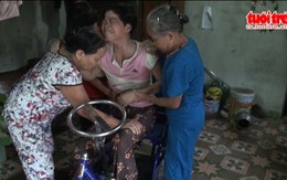 Xem clip: người mẹ liệt giường đã có xe lăn