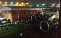 Chạy sai đường băng, máy bay Anh "cắt ngang" tòa nhà