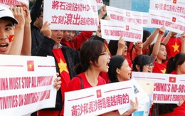 Thư Auckland: Sắc đỏ nhuộm phố Queen