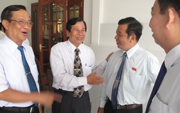 Ông "hai lúa" đi họp HĐND tỉnh