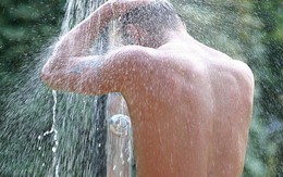 ​Khó chịu với những ông chồng lười tắm