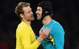 Petr Cech được HLV Wenger lẫn Rodgers tán dương