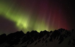 Bắc cực quang ở Iceland "chiếm lĩnh" mạng xã hội