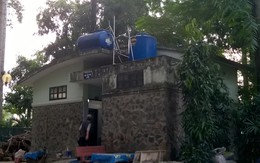 Khóc thét giữa phố vì phải nhịn... "xả"