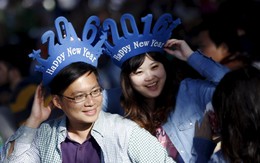 Giao thừa ít pháo hoa và sâm banh