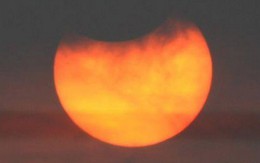 Sáng 9-3, từ Sài Gòn đến Hà Nội có nhật thực