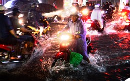 Audio 27-9: ​Mưa như thác lũ, Sài Gòn hỗn loạn