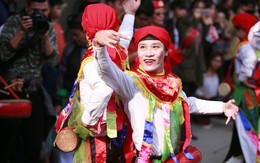 ​Về Triều Khúc xem “Con đĩ đánh Bồng”