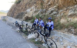 Chuyến đi bão táp của những ông già gân