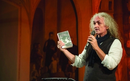 Nước Ý và hơi thở từ sách