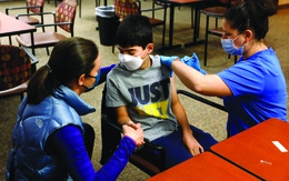 Tiêm vaccine COVID-19 cho trẻ em: Chủ đề gây tranh cãi