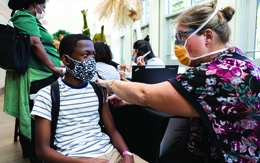 Tai biến sau tiêm vaccine COVID-19: Có cơ chế nhưng không dễ được bồi thường