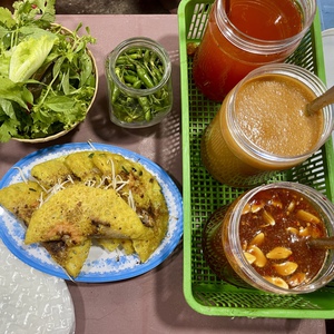 Chiều mưa dạo chợ Lạc Quang ăn đồ Phan Rang: Bánh canh, căn, xèo, chả cá gợi vị quê nhà