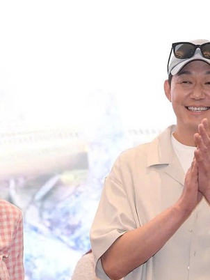 Park Sung Woong nói tiếng Việt ‘tôi yêu Đà Nẵng’, chào tuần điện ảnh vượt trội hơn năm ngoái