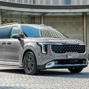 Kia Carnival Hybrid thêm bản Premium tại Việt Nam, giá từ 1,539 tỉ, có tùy chọn ghế VIP