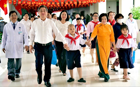 Lễ khai giảng đặc biệt tại Bệnh viện Ung bướu TP.HCM